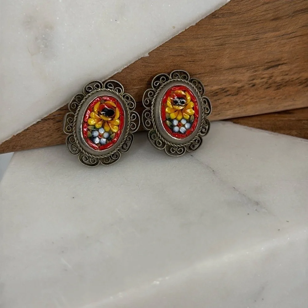 Vintage Italian 1960s filigree silver micro-mosaic floral clip-on earrings E33